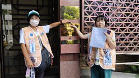 ▲「文山退葆」領銜人張艾安（右）與成員赴北檢提告。（圖／翻攝畫面）