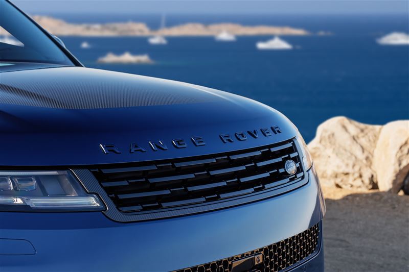 全新的「晶面」亮光塗裝。(JLR提供)