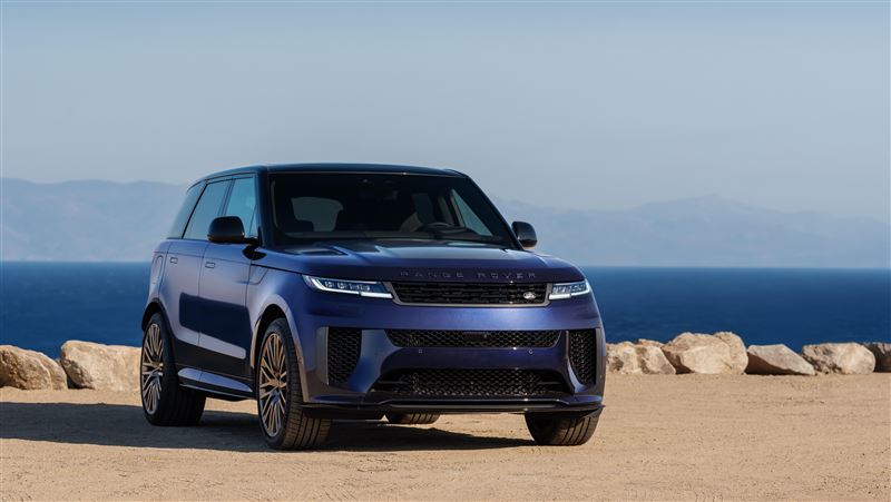 「Nocturne」靈感來自地中海夜空,以深靛藍為主色。(JLR提供)