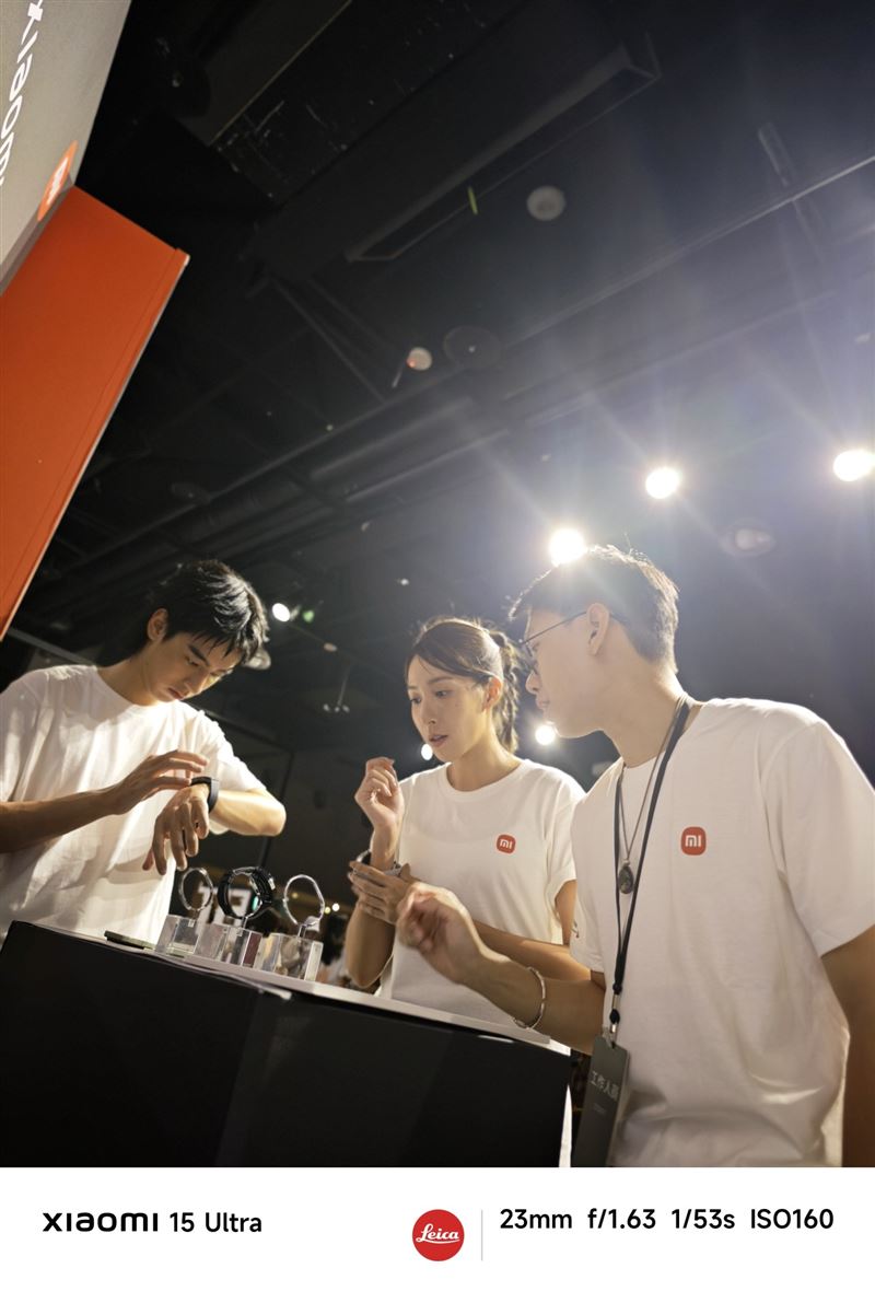 Xiaomi手環10支援全天心率與血氧飽和度監測。（圖／小米台灣提供）