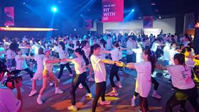 現場氣氛熱烈，透過Xiaomi 15 Ultra無段式焦距調整人像鏡頭，從遠到近皆能清晰記錄每一位學員的精彩瞬間。（圖／小米台灣提供） 