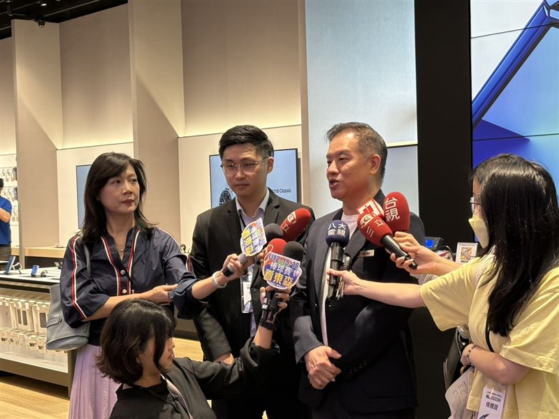 三星蝦皮官方商城竟以2.8折的價格上架,引發搶購潮,總經理陳啓蒙表示,為維護品牌形象與信譽,已決定全數出貨。(圖/記者王文承攝影)