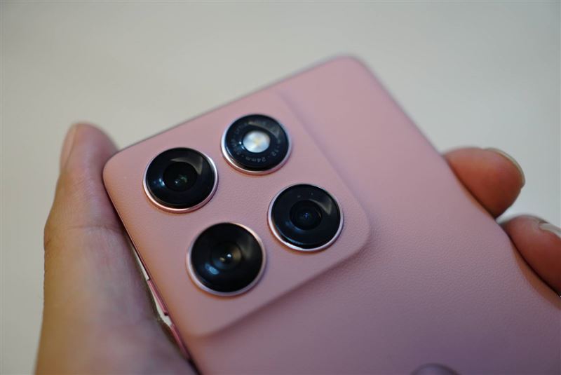 搭載Sony LYTIA™ 700C感光元件的5000萬畫素主鏡頭