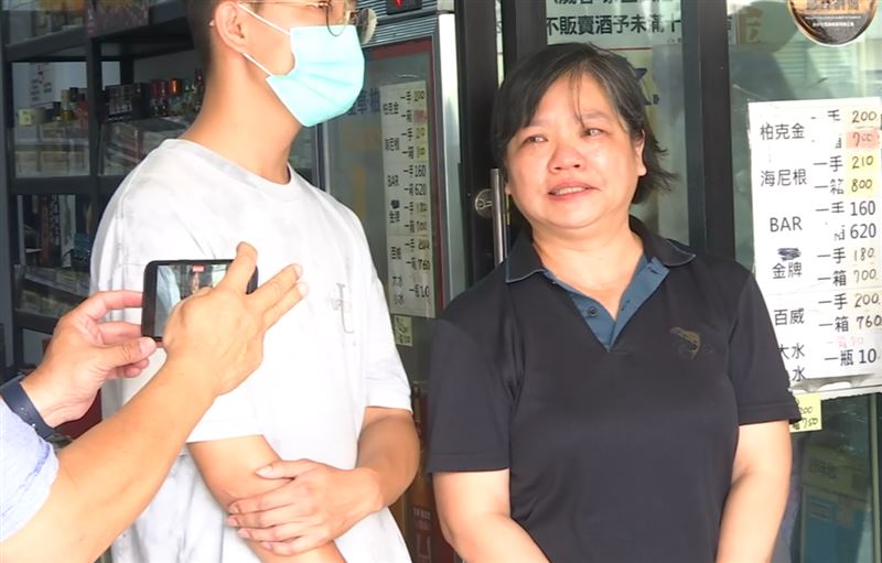 碩一生母親控訴,今年2月學校未幫生病樹木做任何維護措施,導致意外發生,明顯是人為疏失。(圖/翻攝畫面)