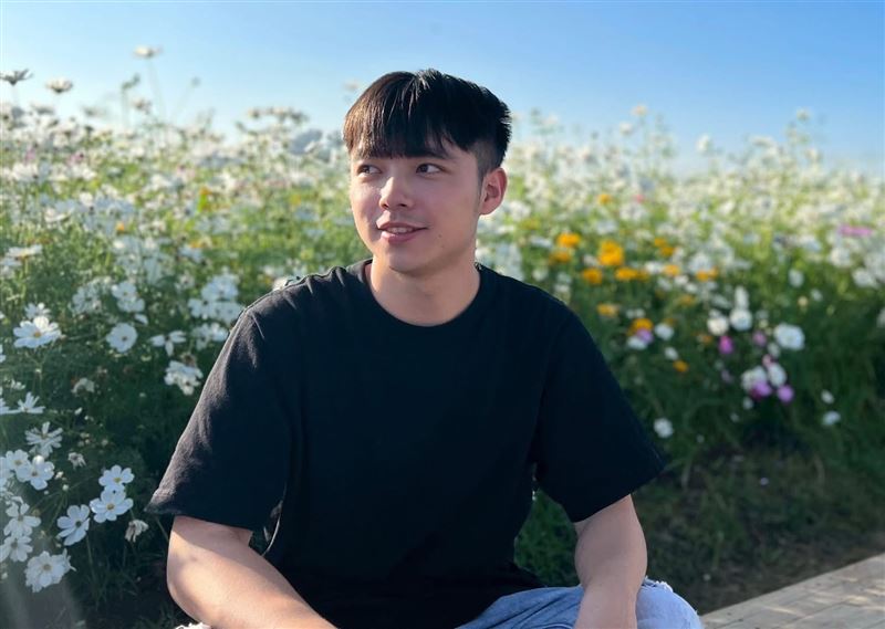 吳姓碩一生與家人感情十分親密,周末經常一起出遊。(圖/翻攝畫面)