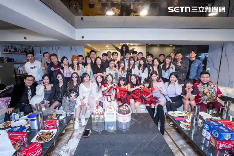簡簡前男友現身指控,幫她辦了50人生日趴之後就鬧分手。(圖/林先生授權提供)