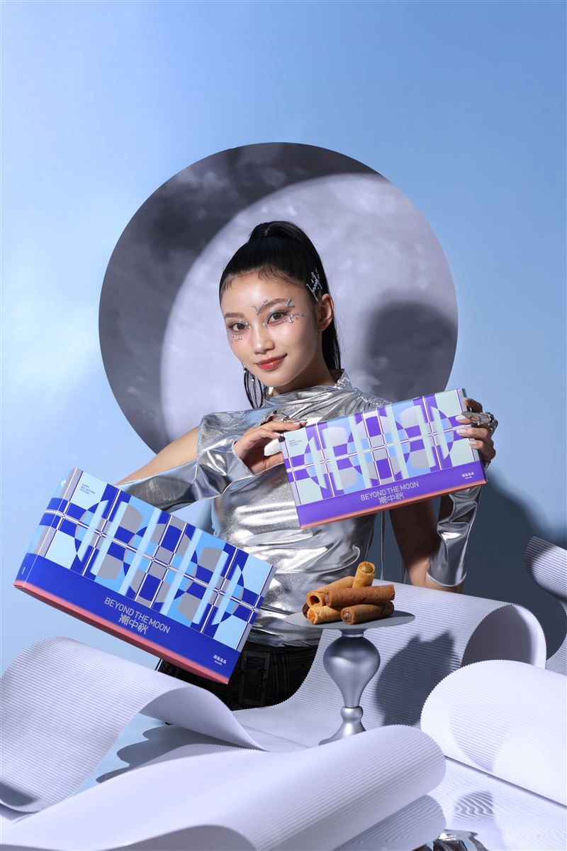 海邊走走推出2025潮中秋限定禮盒打造未來感送禮體驗。(圖/品牌業者提供)