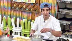 修杰楷開設暑期夏令營，化身小修老師帶小朋友們上烘培課。（圖／修TIME提供）