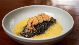 doughroom鮮蝦墨魚天使髮絲麵。（圖／飯店旅宿業者提供）