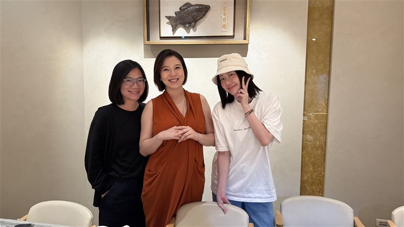 劉品言（中）上張景嵐（右）、游沛宸的Podcast節目《好丫》。（圖／好丫提供）