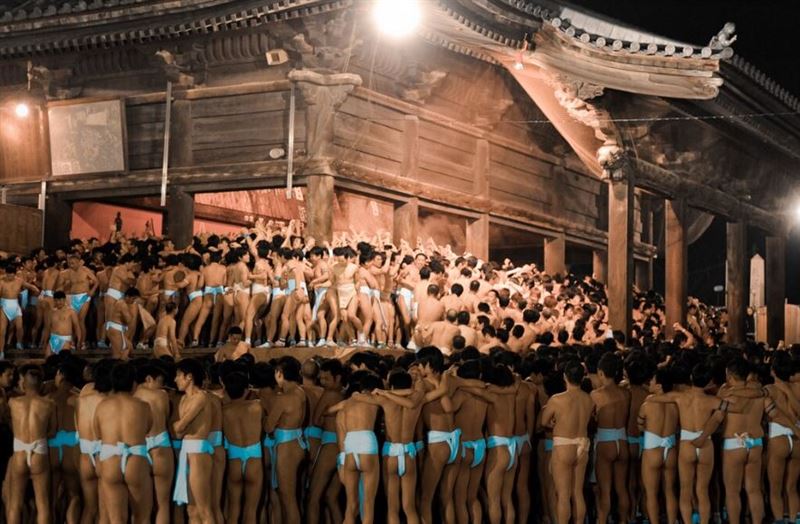 岡山縣西大寺會陽裸祭場面震撼！（圖／翻攝自維基百科）