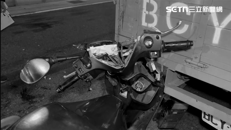 高雄前鎮區今天（24日）發生一起死亡車禍。（圖／翻攝畫面）