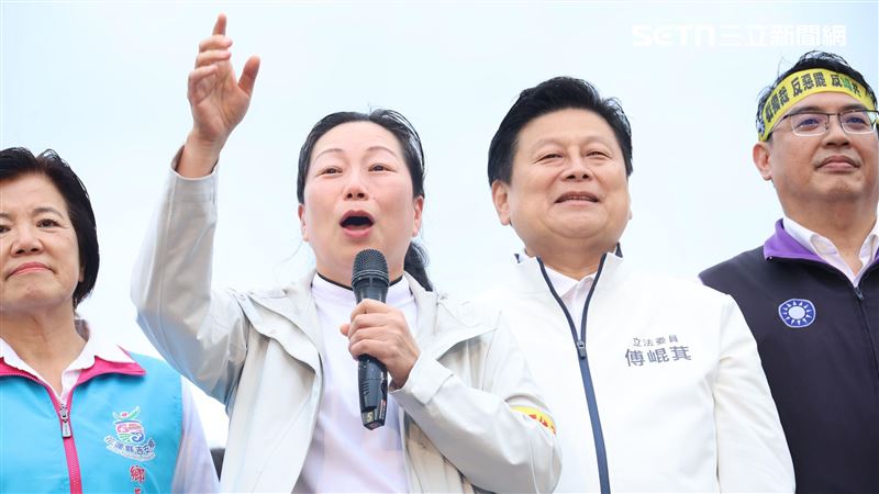 監察院今天公布新一期廉政專刊，徐榛蔚（右）、傅崐萁（左）背債4479萬4282元。（資料圖／記者鄭孟晃攝影）