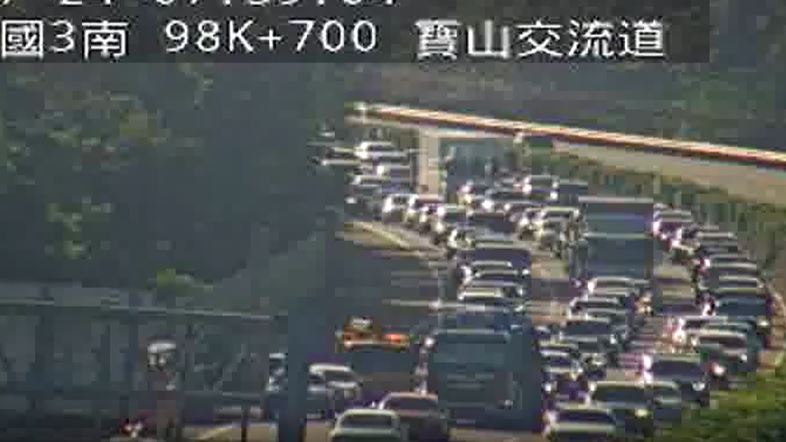 國道三號南向98.4公里處,新竹縣寶山交流道今天(24日)上午傳出3車追撞事故。(圖/翻攝自高公局網站)
