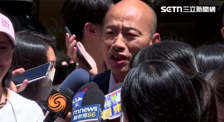 韓國瑜表示，失敗為成功之母，國民黨喊「大罷免大失敗」，「民進黨成功要聽媽媽的話，國民黨大失敗。」