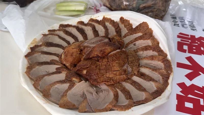 台中豐原「北平金銀樓烤鴨」二度爆出食安問題。（圖／翻攝畫面）