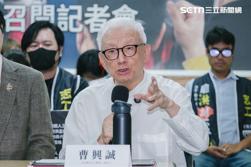 曹興誠痛斥，國民黨找精神錯亂的館長站台、要守住「血流成河」的徐巧芯，「大家要站出來把這群背叛國家、投降的殭屍立委趕出國會，這是救國家也是救自己！」（圖／記者楊士誼攝影）