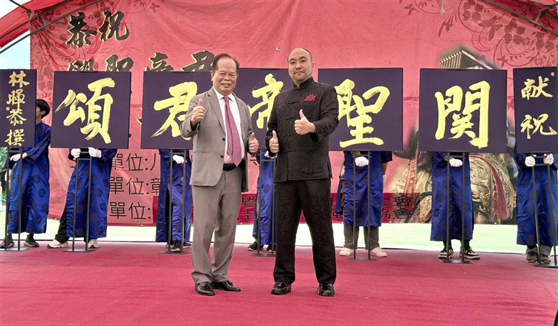 全球性的「星桂冠獎」創辦人林暉博士（左）與聲樂家張振文（右）。（圖／林暉博士提供）