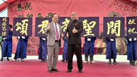 ▲(左)全球性的「星桂冠獎」創辦人林暉博士與(右)聲樂家張振文。（圖／林輝博士提供） 