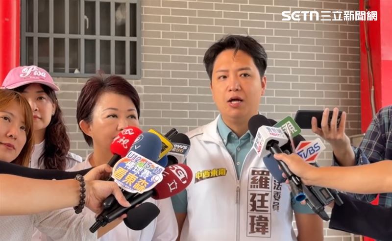 羅廷瑋透露,自己曾學習跆拳道,因此對此事件格外關心,但在分享時口誤說成「我曾經是黑道」,盧秀燕立刻糾正「是黑帶」啦。(圖/翻攝畫面)
