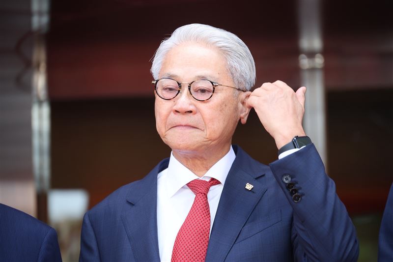 律師陳明正呼籲長子吳東亮應照顧妹妹。（圖／記者鄭孟攝影）