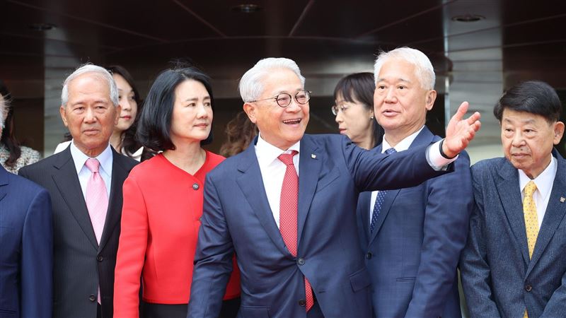 親家變同事　台新吳東亮牽手新光再登王座