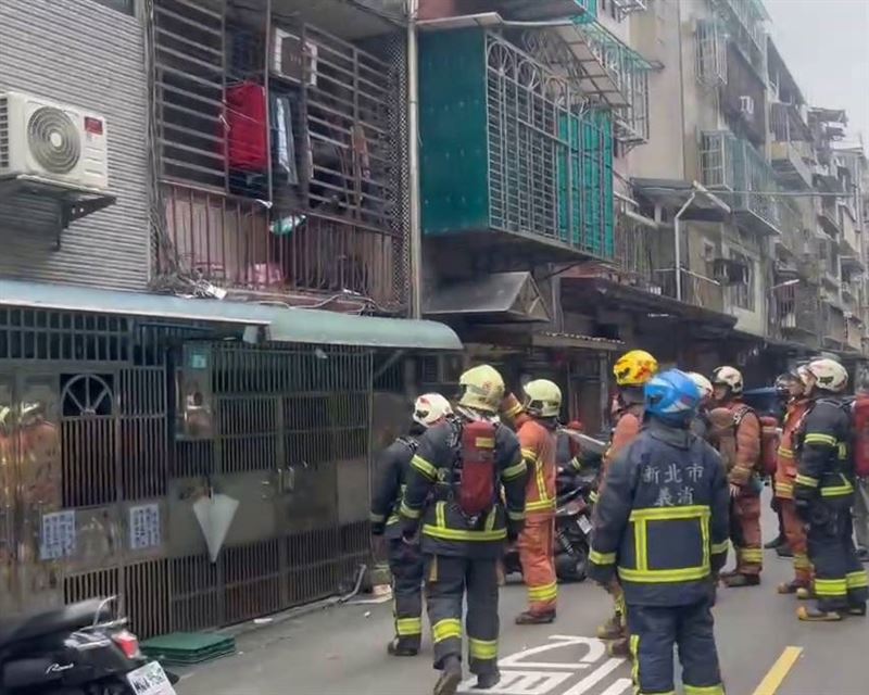 消防隊獲報到場進行搶救。（圖／翻攝畫面）