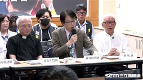 ▲曹興誠（右一）。（圖／翻攝畫面）