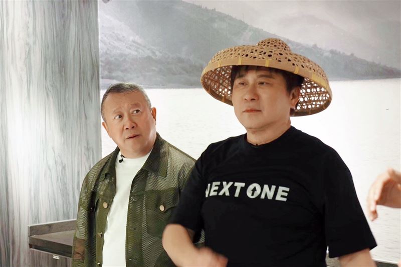 胡瓜邀曾志偉上節目。（圖／《下面一位》提供）