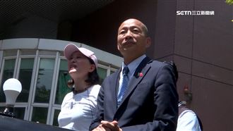 王鴻薇拉韓昌2人車掃　互動少、場面尷尬
