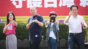 ▲民進黨新北市黨部與罷免團體車掃，邀來前立委陳柏惟助陣。（圖／民進黨新北市黨部提供） 