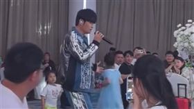 山寨周杰倫驚喜現身婚宴，引起不少網友討論真假。（圖／翻攝自IG wofulcibei)
