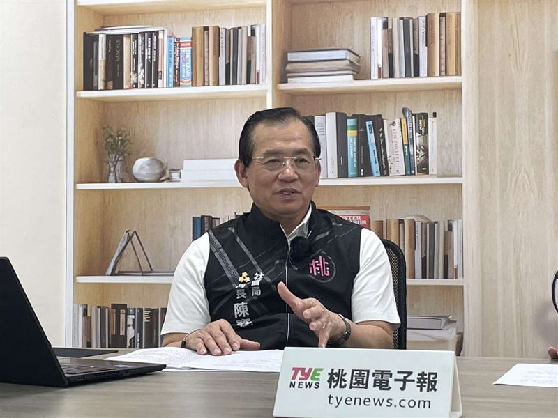 社會局長陳寶民特別就桃園市在老人照護上的一些措施作了說明。(圖/陳儒賢攝)