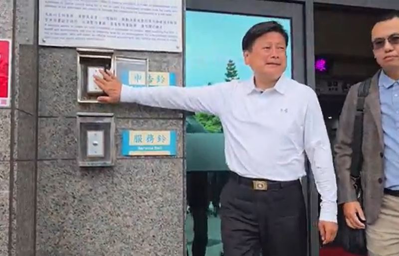 傅崐萁今天下午按鈴提告童子賢。(圖/翻攝畫面)