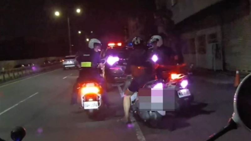 台中無業男偷車　爽騎500米被5警包夾嚇呆