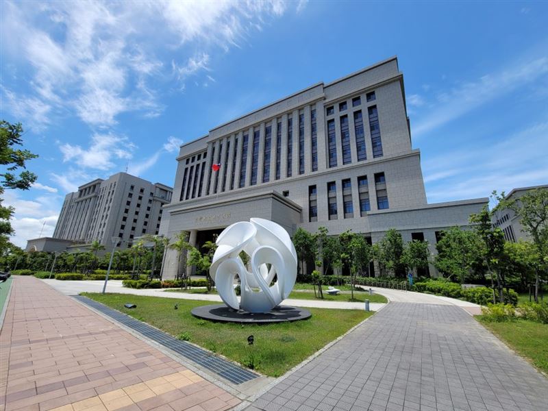 桃園地院考量李男所犯罪名為10年以上有期徒刑，加上他犯行後有自戕行為，有事實及相當理由認被告有滅證之虞，裁定羈押2月。（圖／資料照）