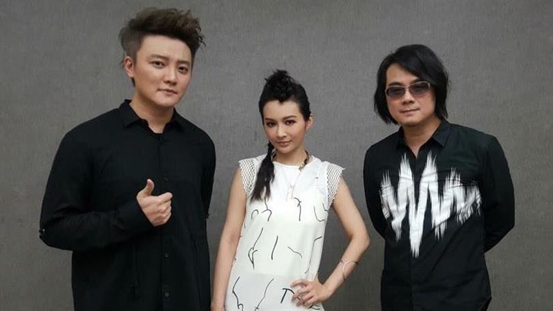 F.I.R.飛兒樂團原由吉他手阿沁(左起)、主唱「Faye」詹雯婷、鍵盤手陳建寧組成。(圖/翻攝自F.I.R.飛兒樂團臉書)