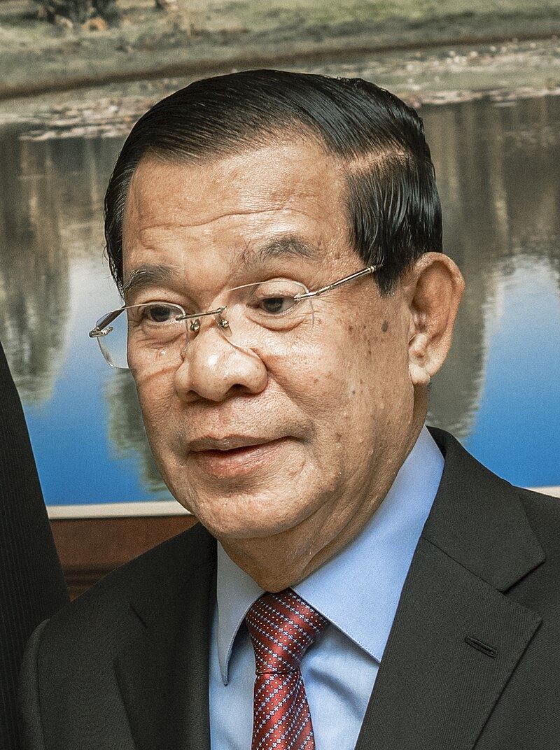 柬埔寨前總理洪森被爆搭乘專機逃往中國。(圖/維基百科)