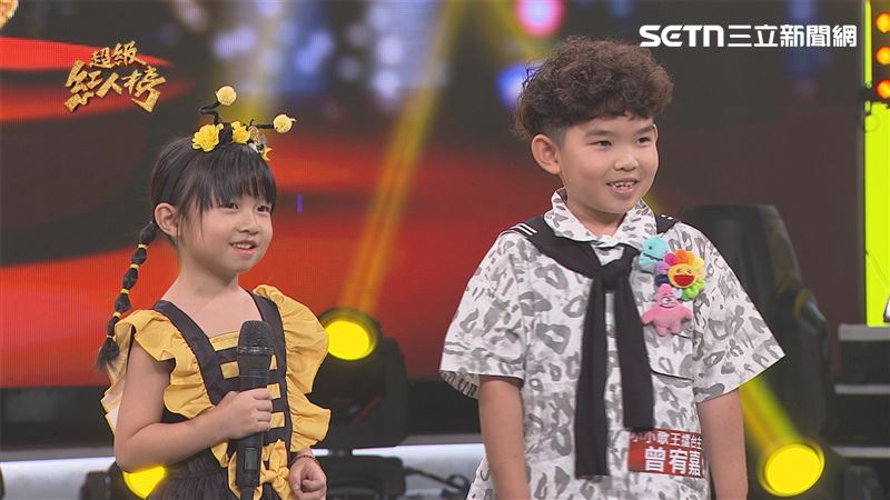 小小歌王挑戰者張庭瑄、擂台主曾宥嘉。(圖/超級紅人榜提供)