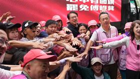 ▲民進黨秘書長林右昌25日將再赴花蓮，陪同罷免團體車掃催票。（圖／罷團提供） 