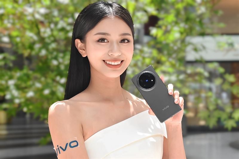 預購vivo X Fold5品牌舊換新現折6千至1萬2+再送一年高額保固,省上加省