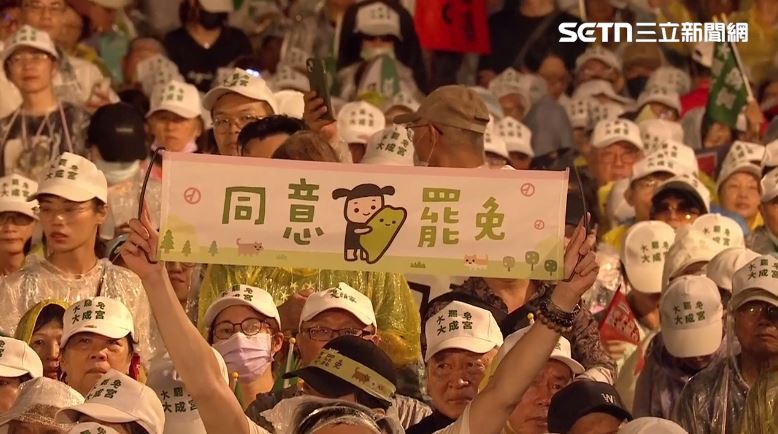 反共護台志工聯盟24日在凱道舉辦造勢晚會。(圖/翻攝畫面)