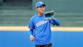 ▲富邦悍將27歲新秀王偉軒隨隊一軍。（圖／富邦悍將提供）