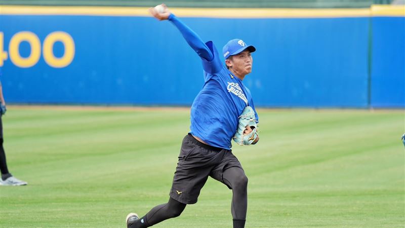 富邦悍將27歲新秀王偉軒隨隊一軍。(圖/富邦悍將提供)