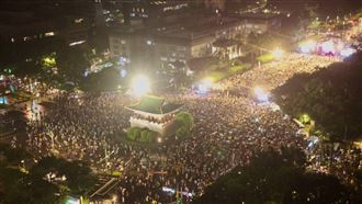 724上凱道　不受大雨攪局：現場破10萬人