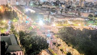 10萬人擠爆挺罷免　凱道「銀十字架」再現
