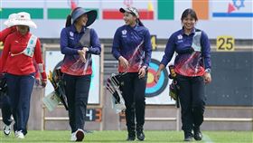 ▲李采璇、郭紫穎、風佑築組成的反曲弓女團在世大運4強擊敗中國隊，挺進冠軍戰。（圖／大專體總提供） 
