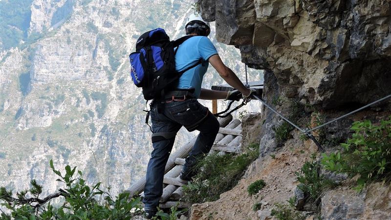 從事登山活動前，可事先投保登山綜合保險，以協助移轉風險。（示意圖／PIXABAY）
