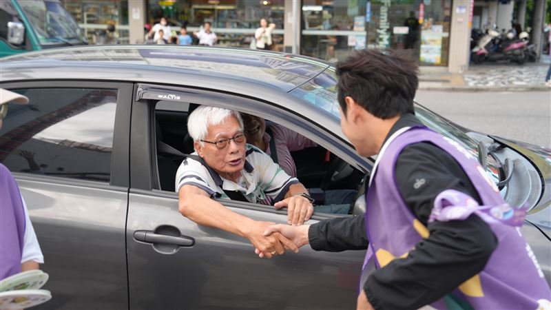 投票倒數，八炯分享花蓮當地的情況，直呼「花蓮起風了！」（圖／翻攝自Thread @musiclin_1107 帳號）