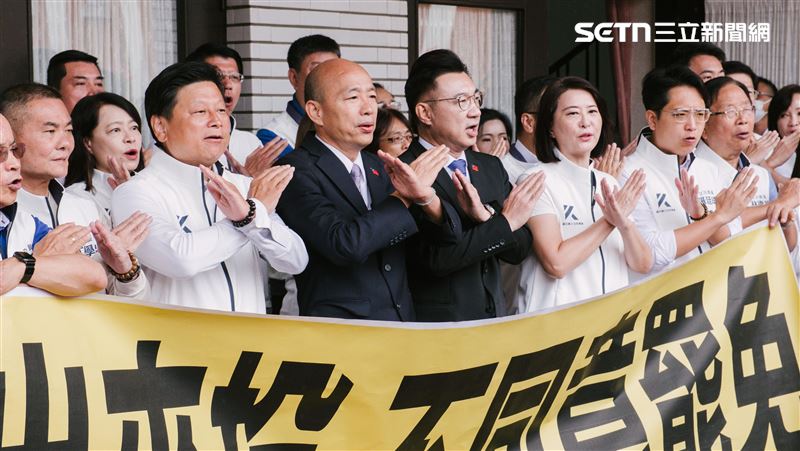 拍畢業照？韓國瑜：31席全罷免民主變妖怪
